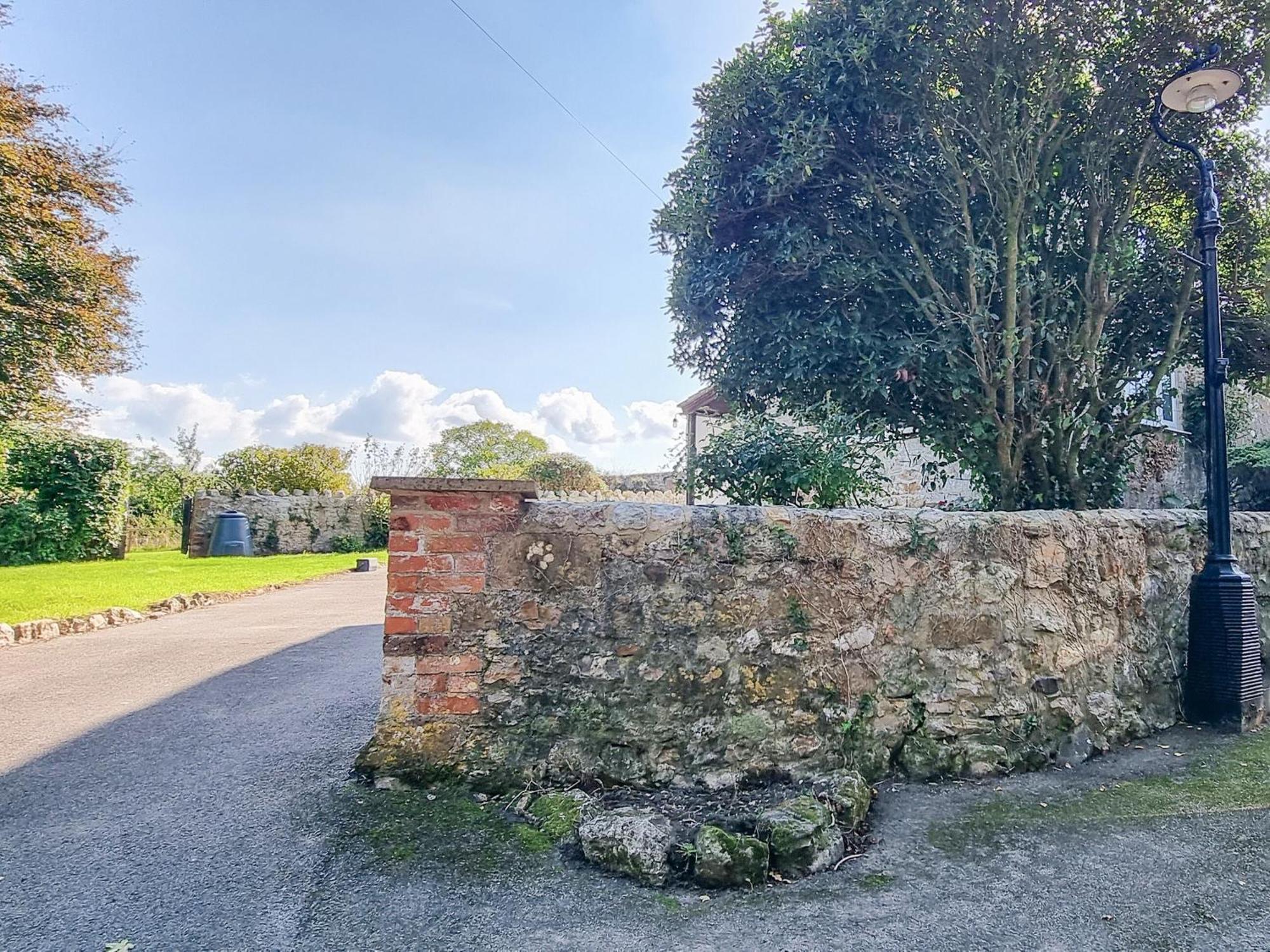 The Moat House Villa Cudworth Bagian luar foto
